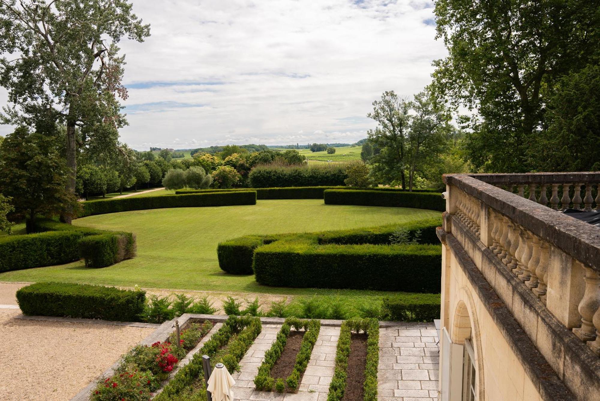 Chateau De Lussac Lussac  Room photo
