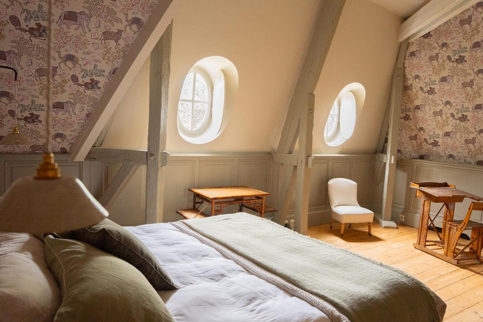 Chateau De Lussac Lussac  Room photo