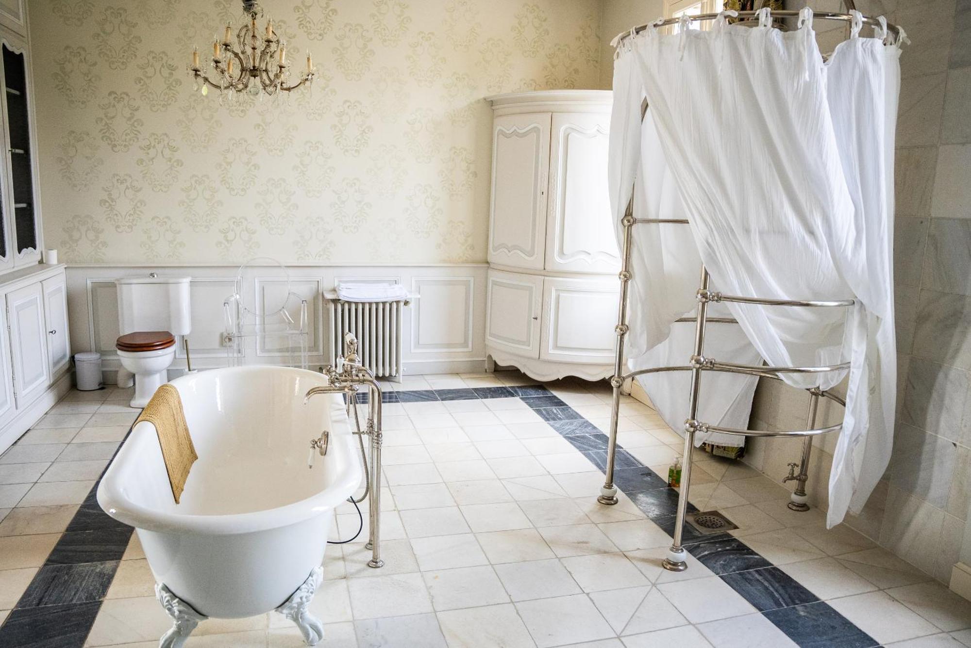 Chateau De Lussac Lussac  Room photo