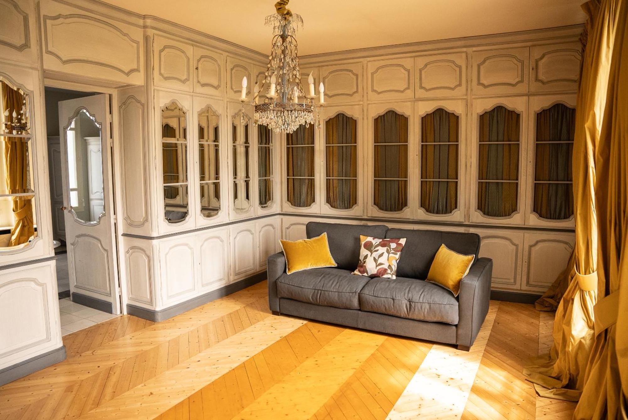 Chateau De Lussac Lussac  Room photo