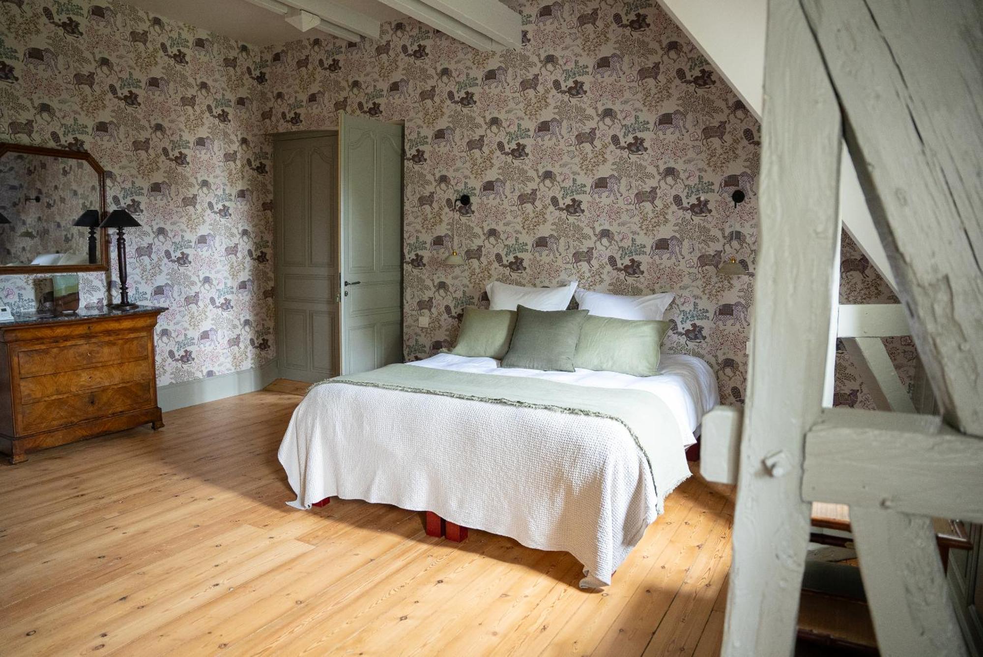Chateau De Lussac Lussac  Room photo